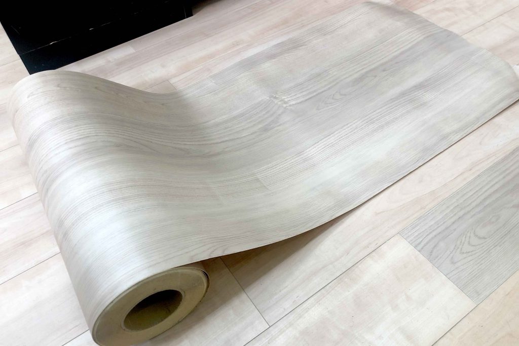 切って貼るだけの簡単施工 フローリング床用シート 賃貸トレンド